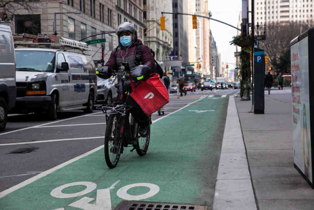 Can electric scooters use bike lanes?