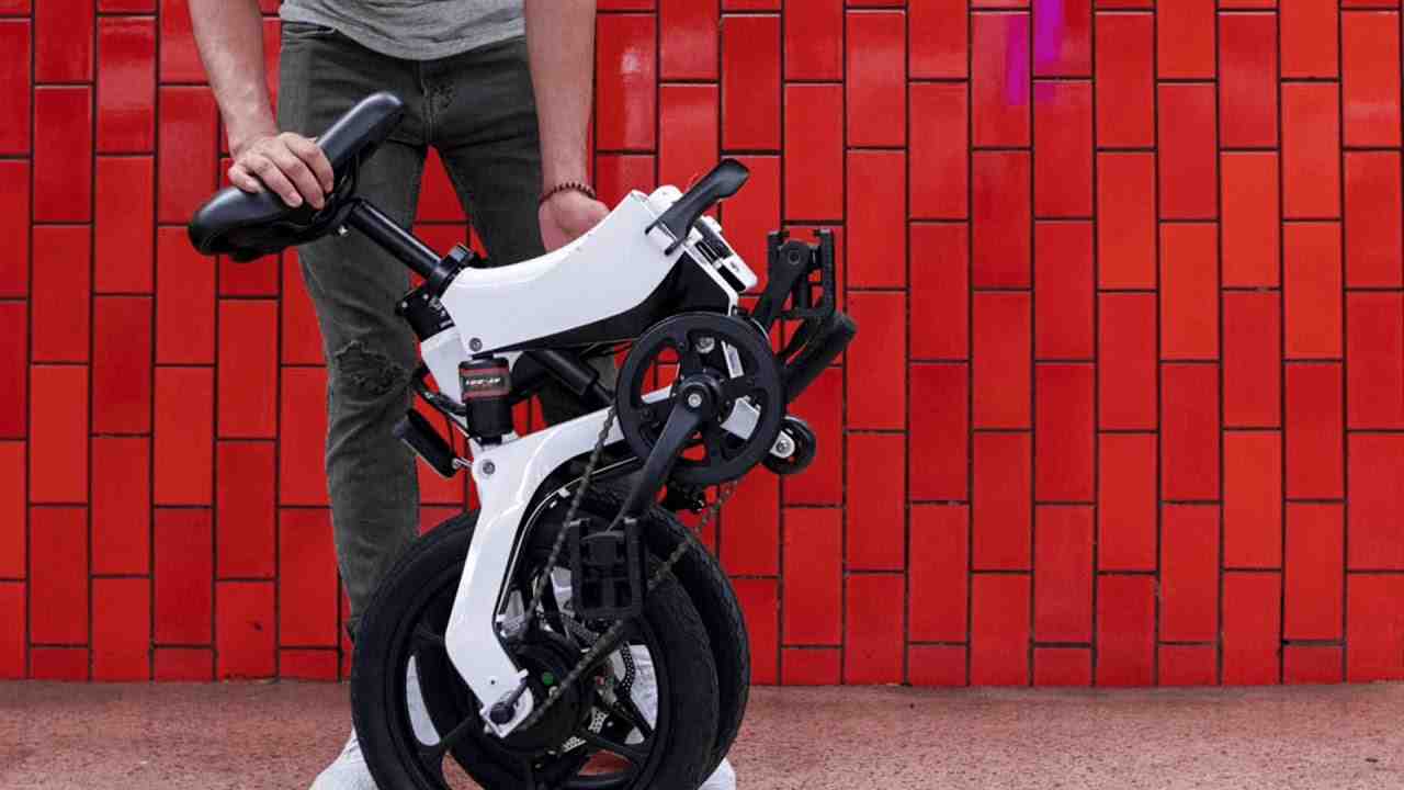 How fast does the Jetson electric bike go?
